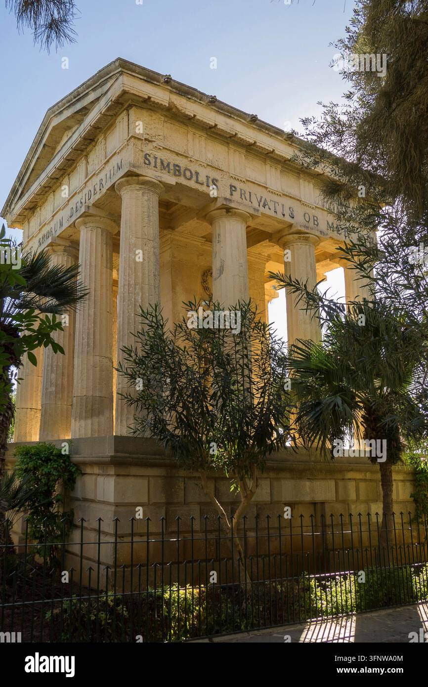 Malta - La Valletta, Monumento per Sir Alexander Ball nei Lower Barrakka Gardens Foto Stock