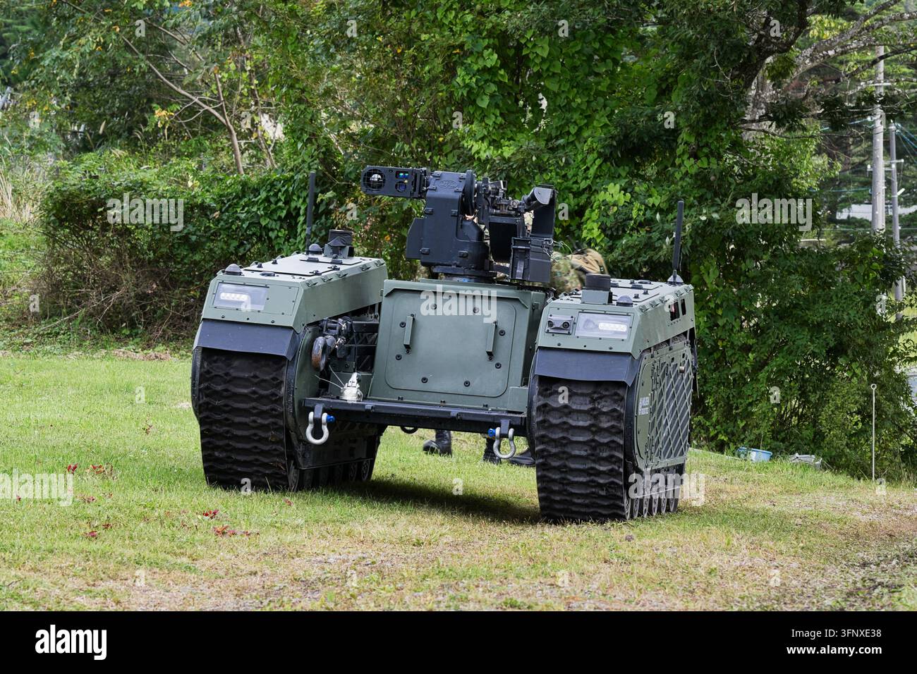 Veicolo terrestre senza equipaggio THeMIS di Milrem Robotics delle forze di autodifesa terrestri giapponesi durante la prova operativa Foto Stock