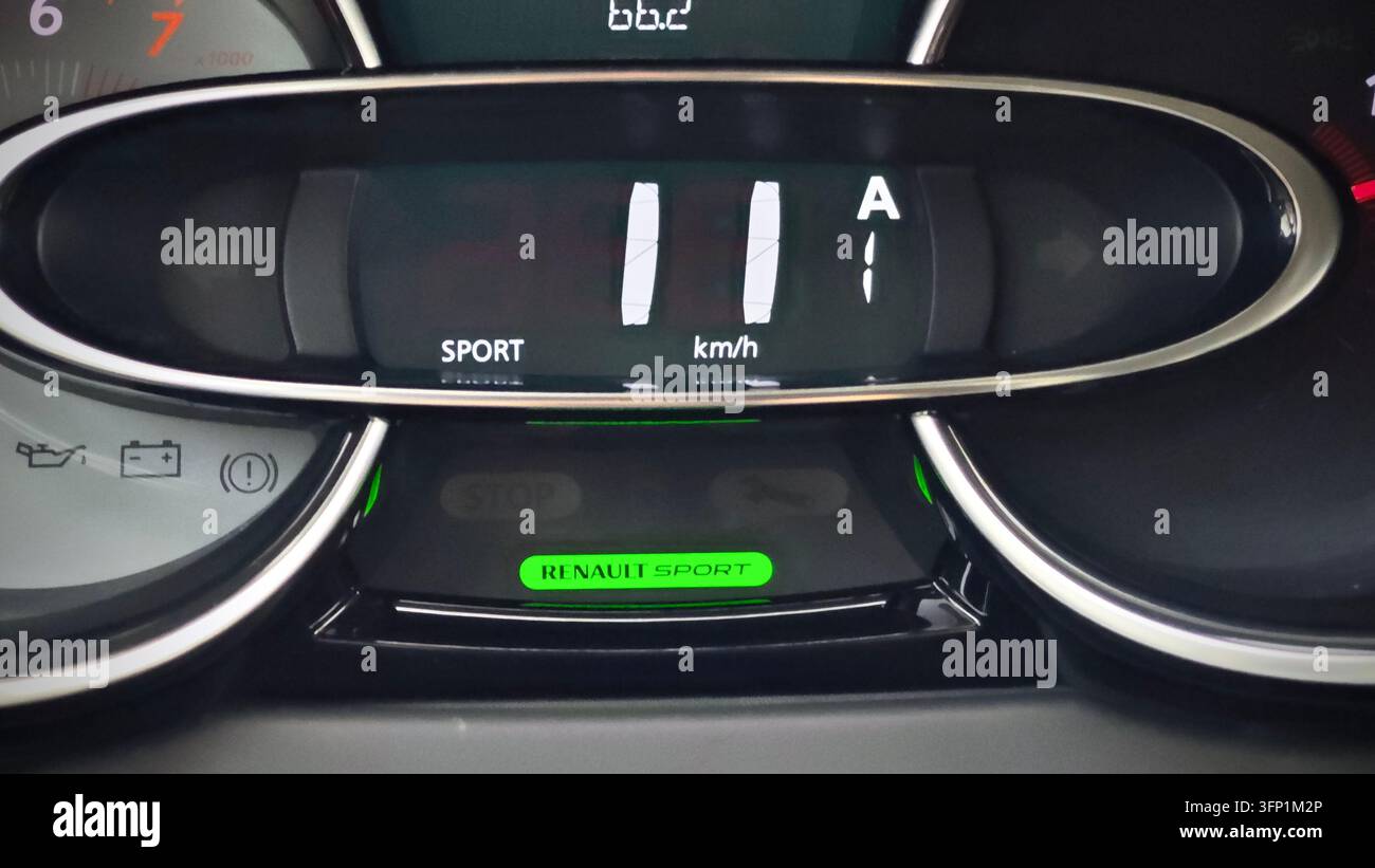 Vista interna di una Renault Clio R.S Foto Stock