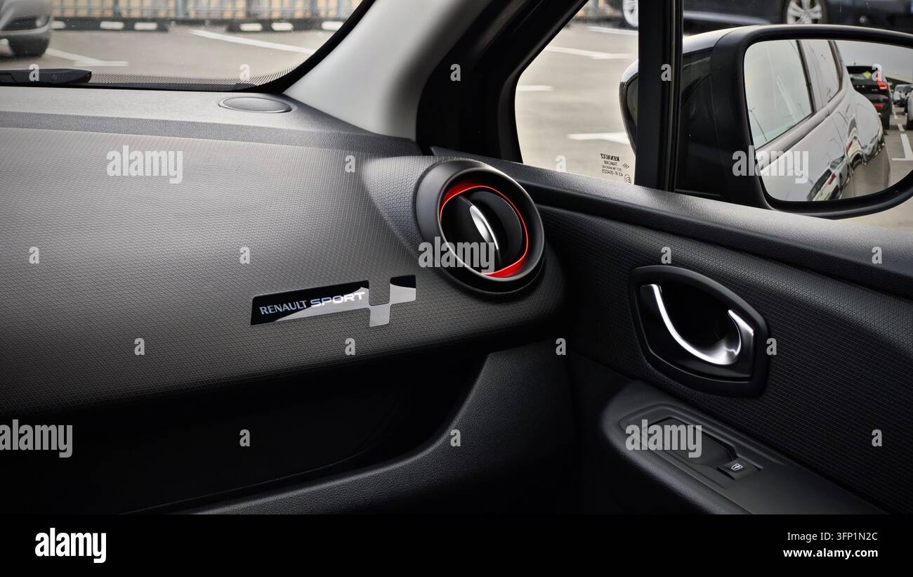Vista interna di una Renault Clio R.S Foto Stock