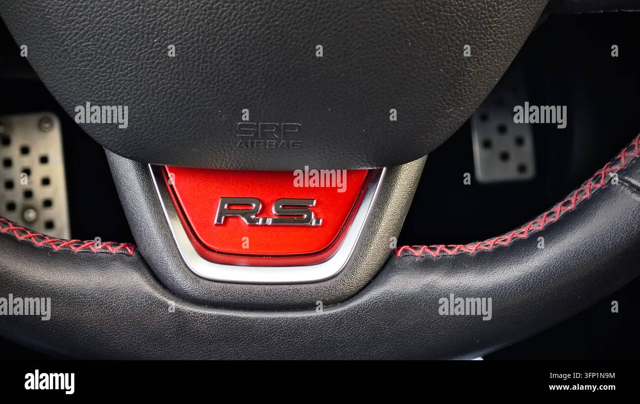 Vista interna di una Renault Clio R.S - Immagine stock catturata con smartphone