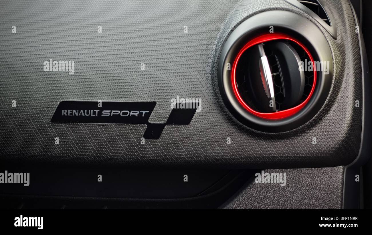 Vista interna di una Renault Clio R.S Foto Stock