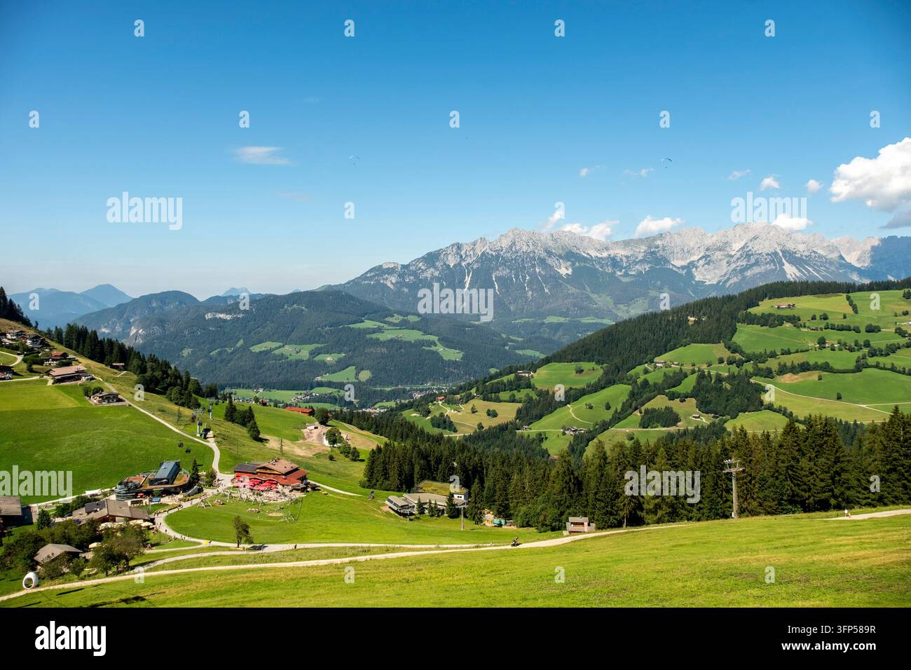 Acqua delle streghe Soell stazione intermedia con il massiccio del Wilder Kaiser sullo sfondo Foto Stock