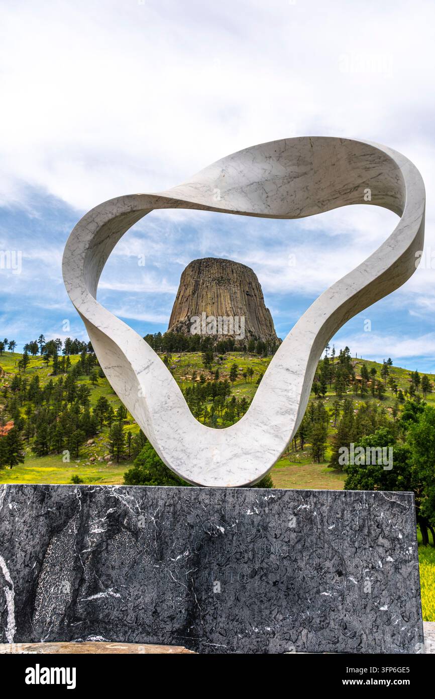 La Torre dei Devil nel Wyoming è un monumento naturale, con un fascino impressionante nel mezzo di un paesaggio piuttosto piatto. La Torre dei Devil è una sbalorditiv Foto Stock