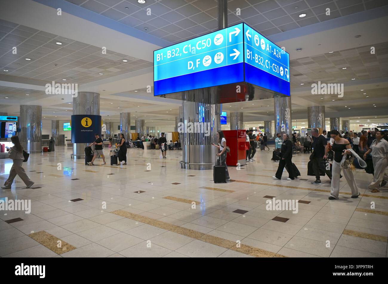 Interno dell'aeroporto di Dubai nel giugno 2025. Foto Stock