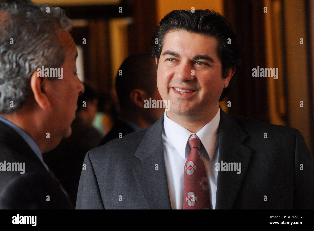 Rappresentante dello Stato del Texas Eddie Rodriguez sul pavimento della Camera, Austin, Texas, 30 aprile 2013. (Foto di John Anderson/The Austin Chronicle) Foto Stock