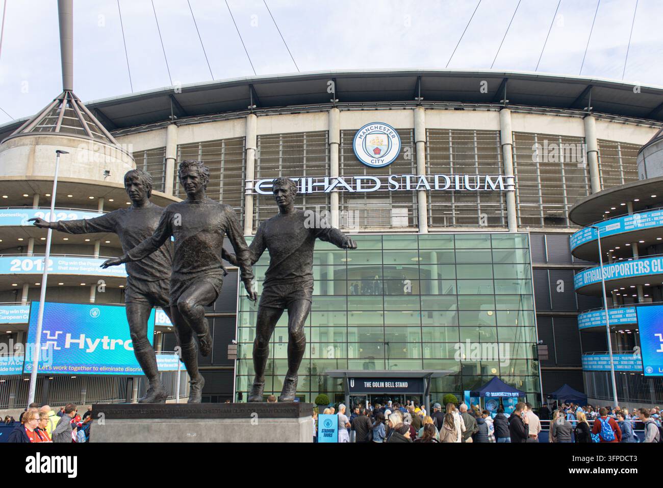 Stadio Etihad, Manchester, Regno Unito. 4 ottobre 2026. Statua fuori dallo Stadio Etihad, prima della partita WSL tra Manchester City e Arsenal all’Etih Foto Stock