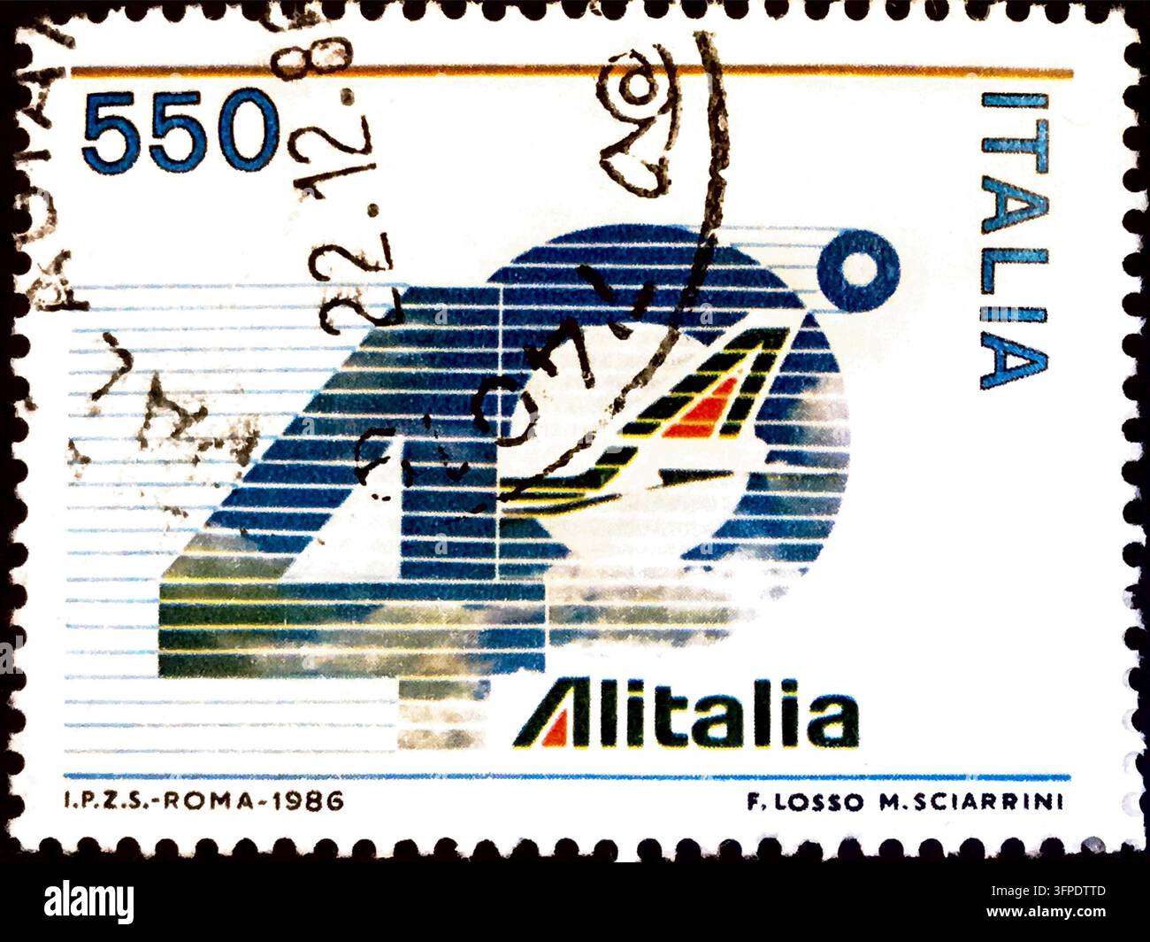 Francobollo italiano da 550 lire del 1986 dedicato alla compagnia aerea Alitalia, con un timbro postale leggibile datato dicembre 1986. Foto Stock