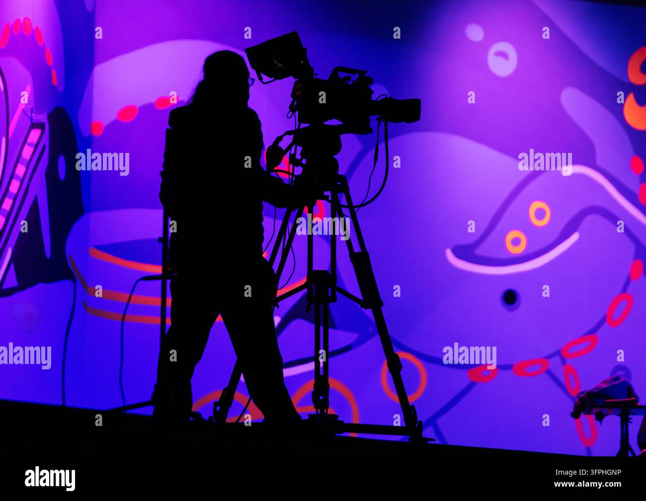 Videomaker sul palco Jimmy Lyons al 69° Festival del Jazz di Monterey, California, 2026 Foto Stock