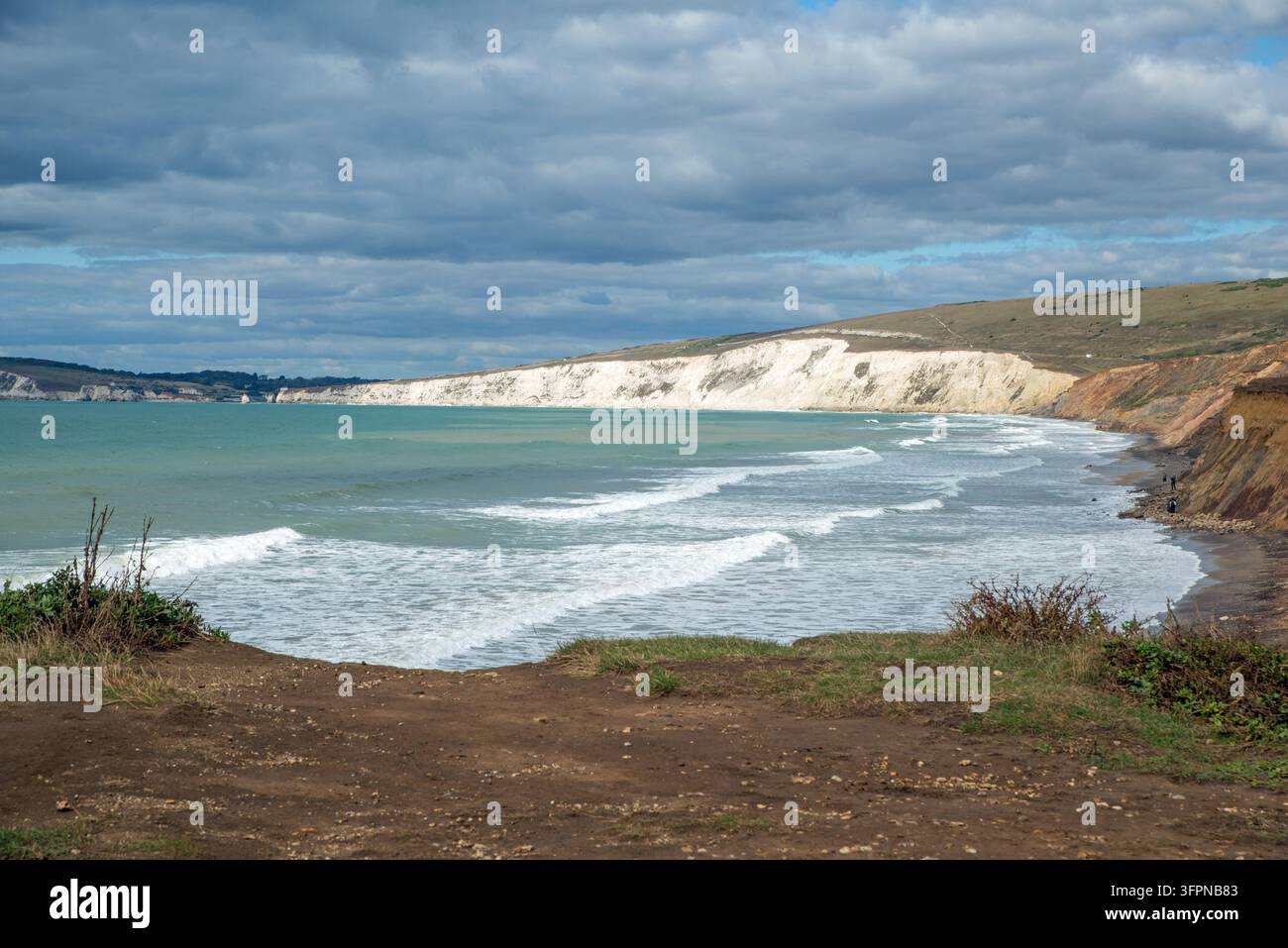 Le bianche scogliere di gesso di Freshwater Bay sull'Isola di Wight, Inghilterra Foto Stock