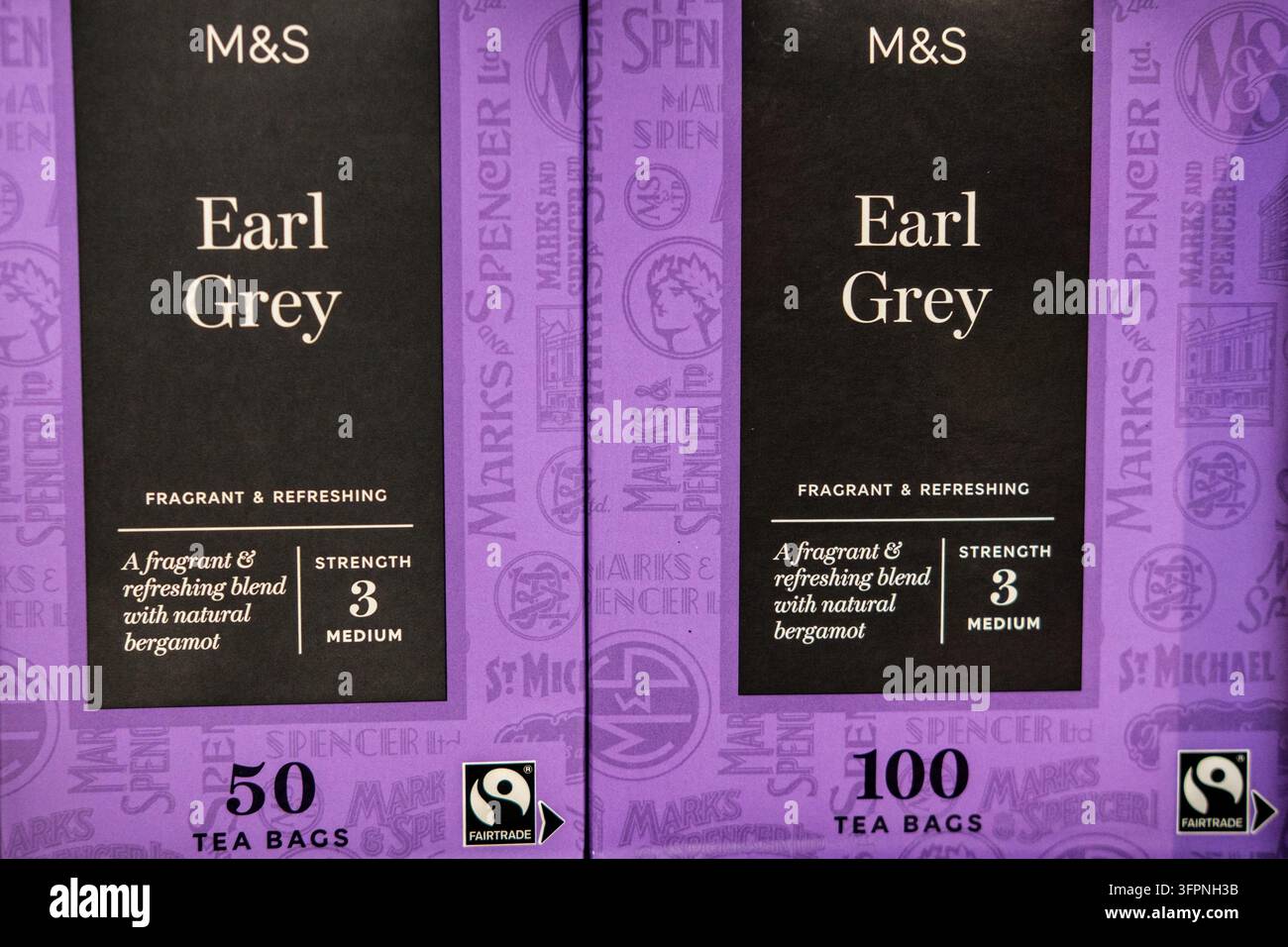 Londra, Regno Unito, 08 ottobre 2026, scatole di tè Earl Grey Marks And Spencer con branding vintage St Michael Foto Stock