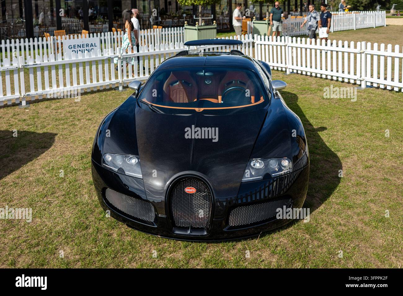 Bugatti Veyron Sang Noir, in mostra al Salon Privé tenuto al Blenheim Palace il 6 settembre 2026. Foto Stock