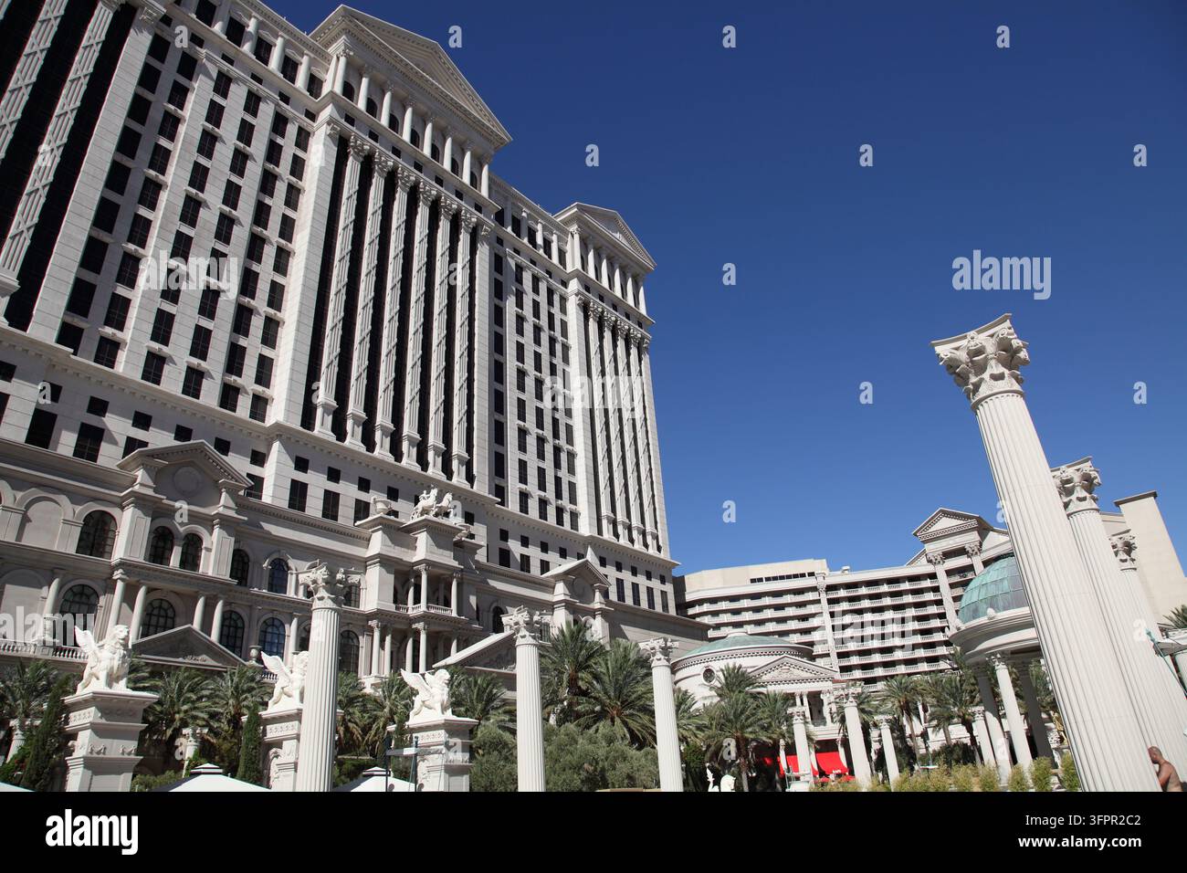 Las Vegas, nel deserto del Mojave del Nevada, è una città di resort famosa per la sua vivace vita notturna, centrata su casinò aperti 24 ore su 24. Foto Stock