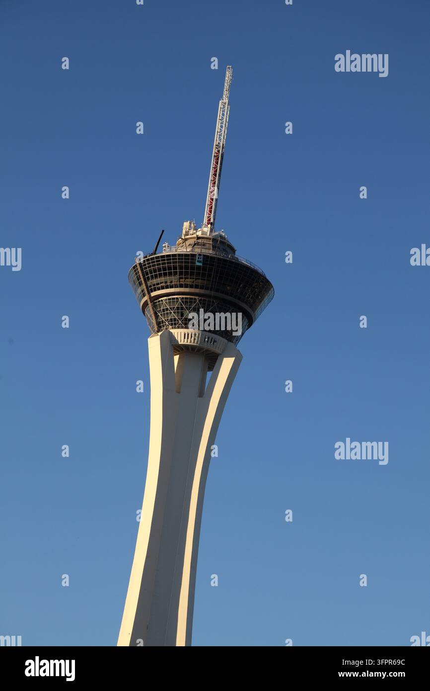Las Vegas, nel deserto del Mojave del Nevada, è una città di resort famosa per la sua vivace vita notturna, centrata su casinò aperti 24 ore su 24. Foto Stock
