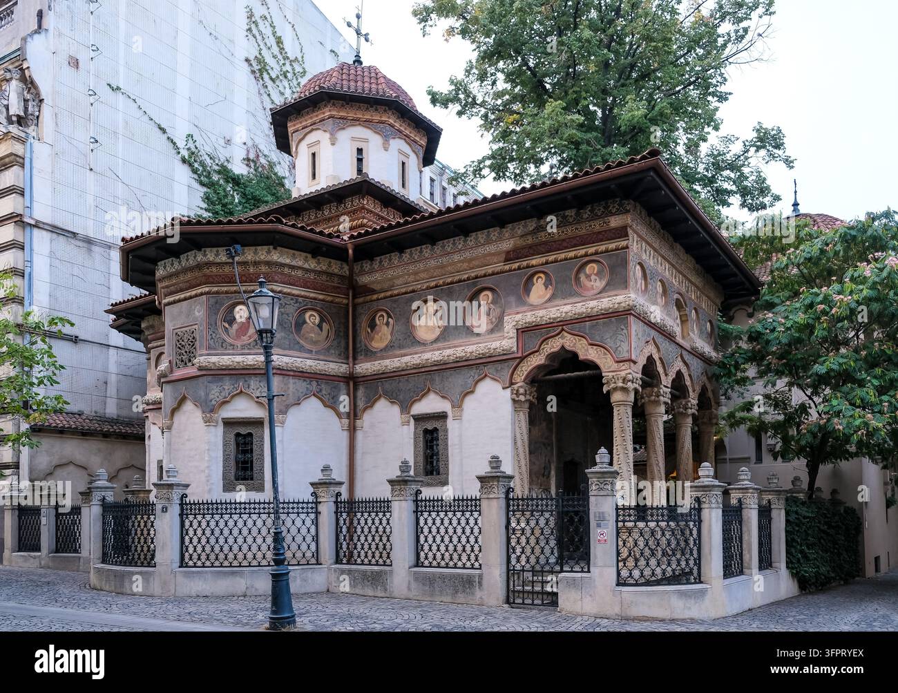 Dettaglio architettonico della chiesa del monastero di Stavropoleos, Bucarest, Romania Foto Stock