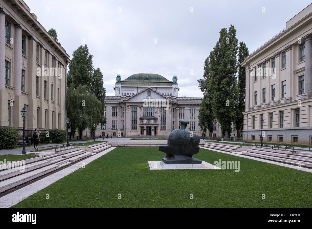 Scultura situata nei giardini paesaggistici di Piazza Marulic a Zagabria, Croazia Foto Stock