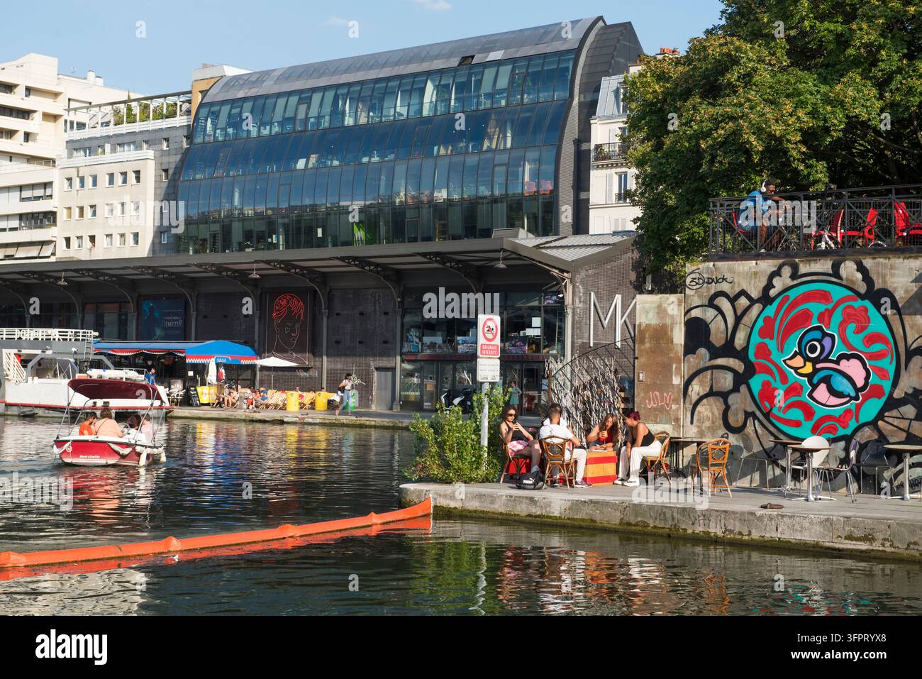 Terrazza Cafa della brasserie The 25° Est, Bacino di La Villette, Canale di Ourcq, 19° arrondissement di Parigi, Île-de-France, Francia Foto Stock
