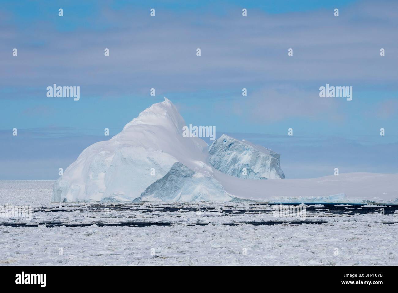 Ghiaccio marino e iceberg, Crystal Sound, Antartide Foto Stock