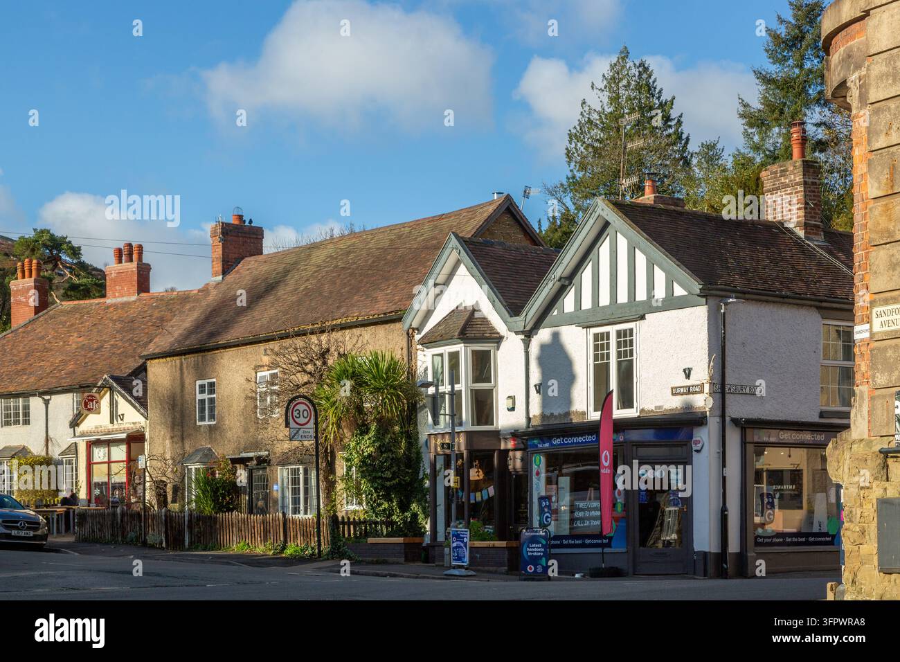 Edifici storici all'angolo tra Shrewsbury Road e Burway Road a Church Stretton, Shropshire, Inghilterra Foto Stock