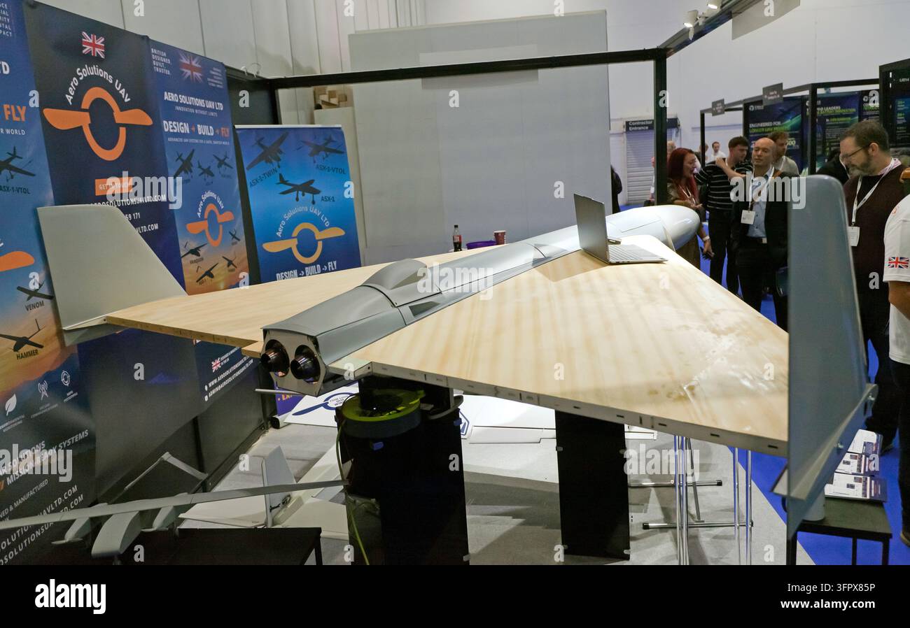 Shahed Mimic, una piattaforma di attacco autonoma, a lungo raggio e scalabile, basata su una cellula collaudata di classe Shahed, allo stand di Aero Solutions UAV Ltd, a Drone X, 2026 Foto Stock