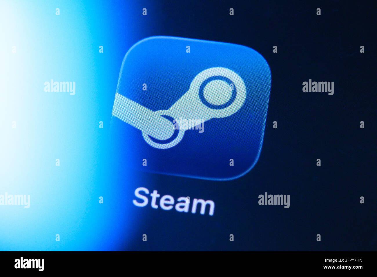 Parigi, Francia – 9 ottobre 2026: Logo dell'applicazione mobile della piattaforma di distribuzione di videogiochi digitali Steam su uno schermo. Foto Stock
