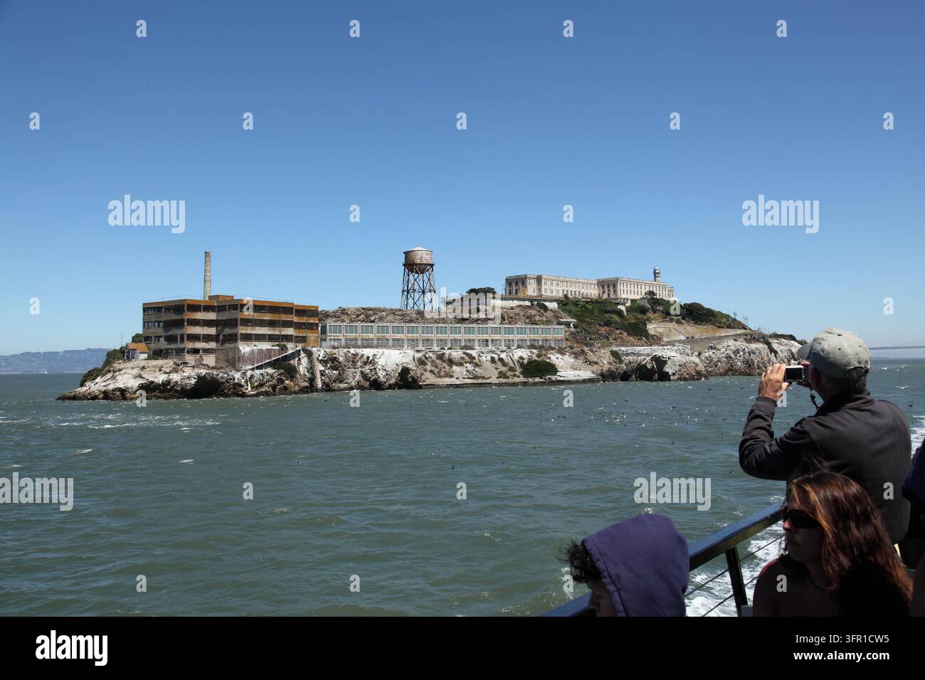 Alcatraz Island, informalmente conosciuta semplicemente come Alcatraz o, localmente, "The Rock", è una piccola isola di 8,9 ettari situata nel mezzo della baia di San Francisco Foto Stock