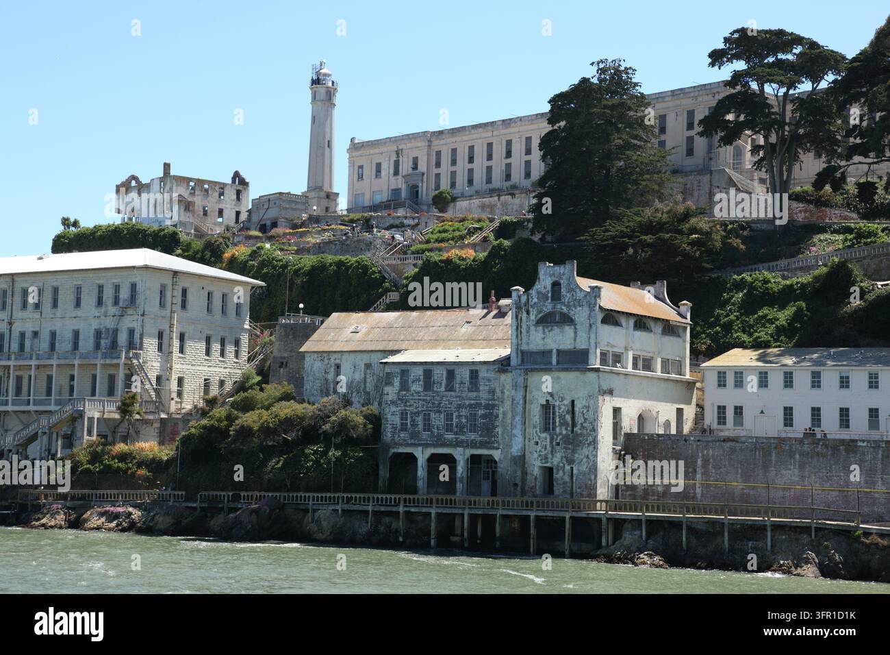 Alcatraz Island, informalmente conosciuta semplicemente come Alcatraz o, localmente, "The Rock", è una piccola isola di 8,9 ettari situata nel mezzo della baia di San Francisco Foto Stock