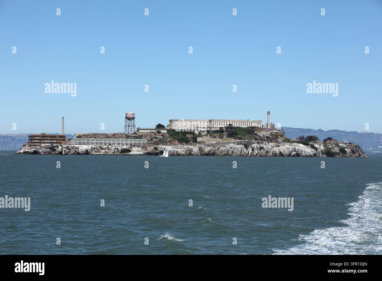 Alcatraz Island, informalmente conosciuta semplicemente come Alcatraz o, localmente, "The Rock", è una piccola isola di 8,9 ettari situata nel mezzo della baia di San Francisco Foto Stock