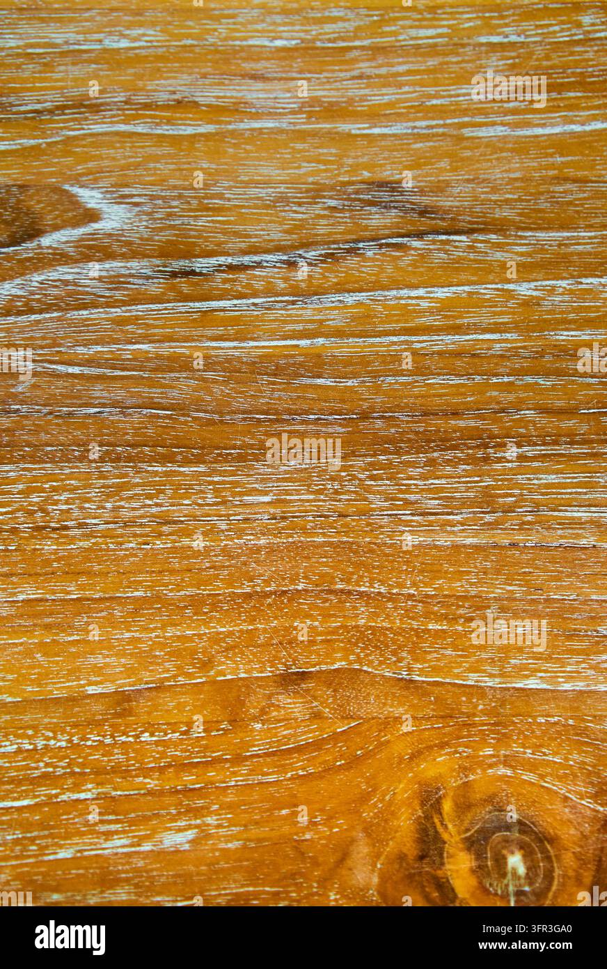 Vena del legno marrone dorato diagonale e superficie invecchiata Foto Stock
