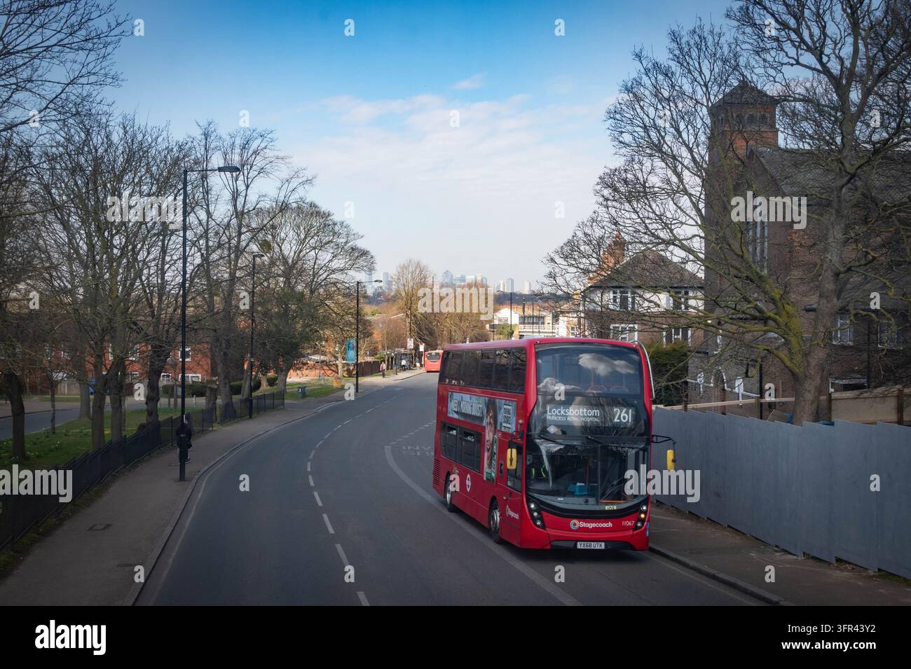 Londra, Inghilterra UK - Osservatorio reale, Greenwich a Londra, Inghilterra - autobus rosso a due piani. Foto Stock