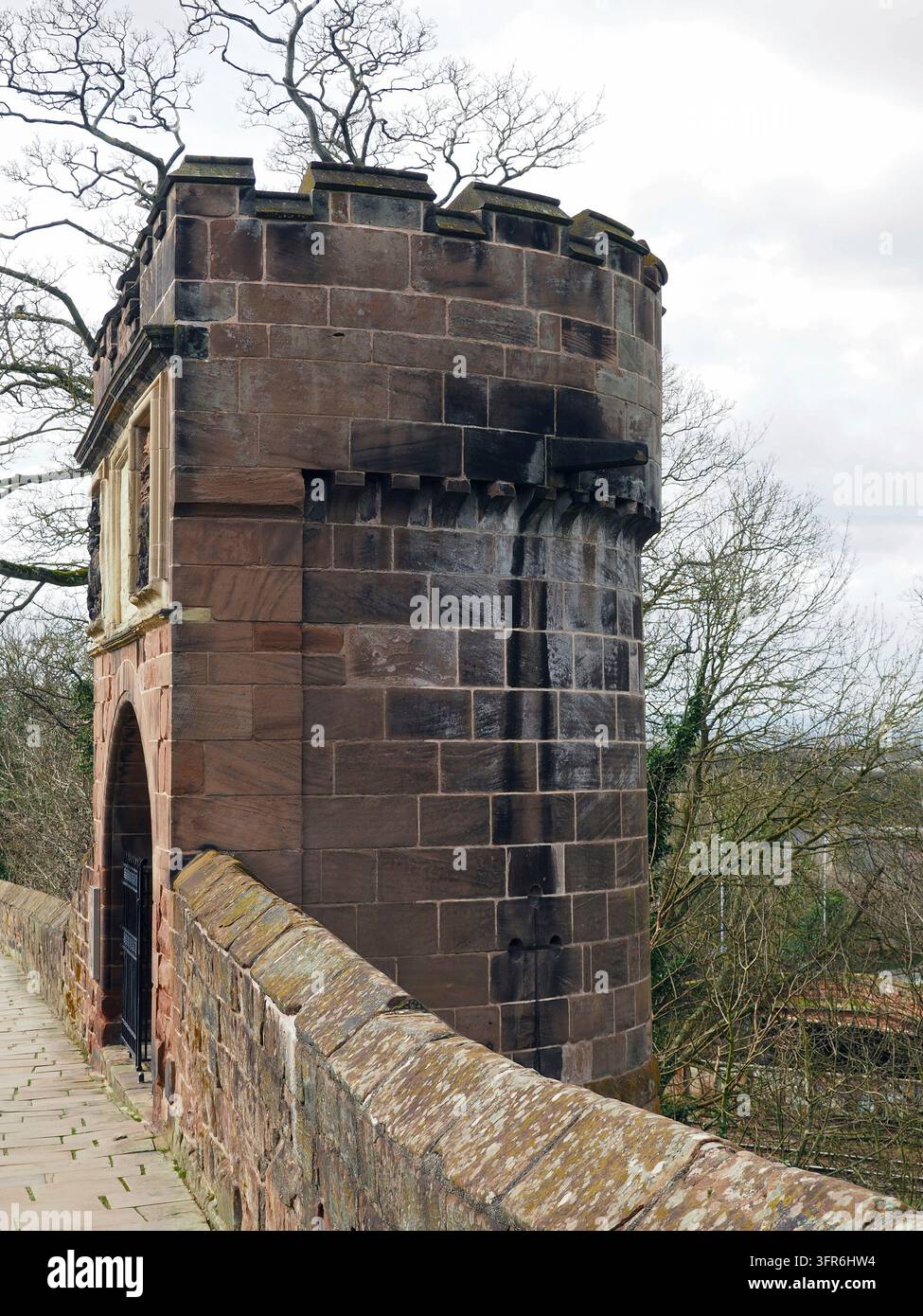 Goblin Tower, una torre di guardia medievale sul percorso pedonale delle mura della città di Chester, Cheshire, Inghilterra, Regno Unito Foto Stock