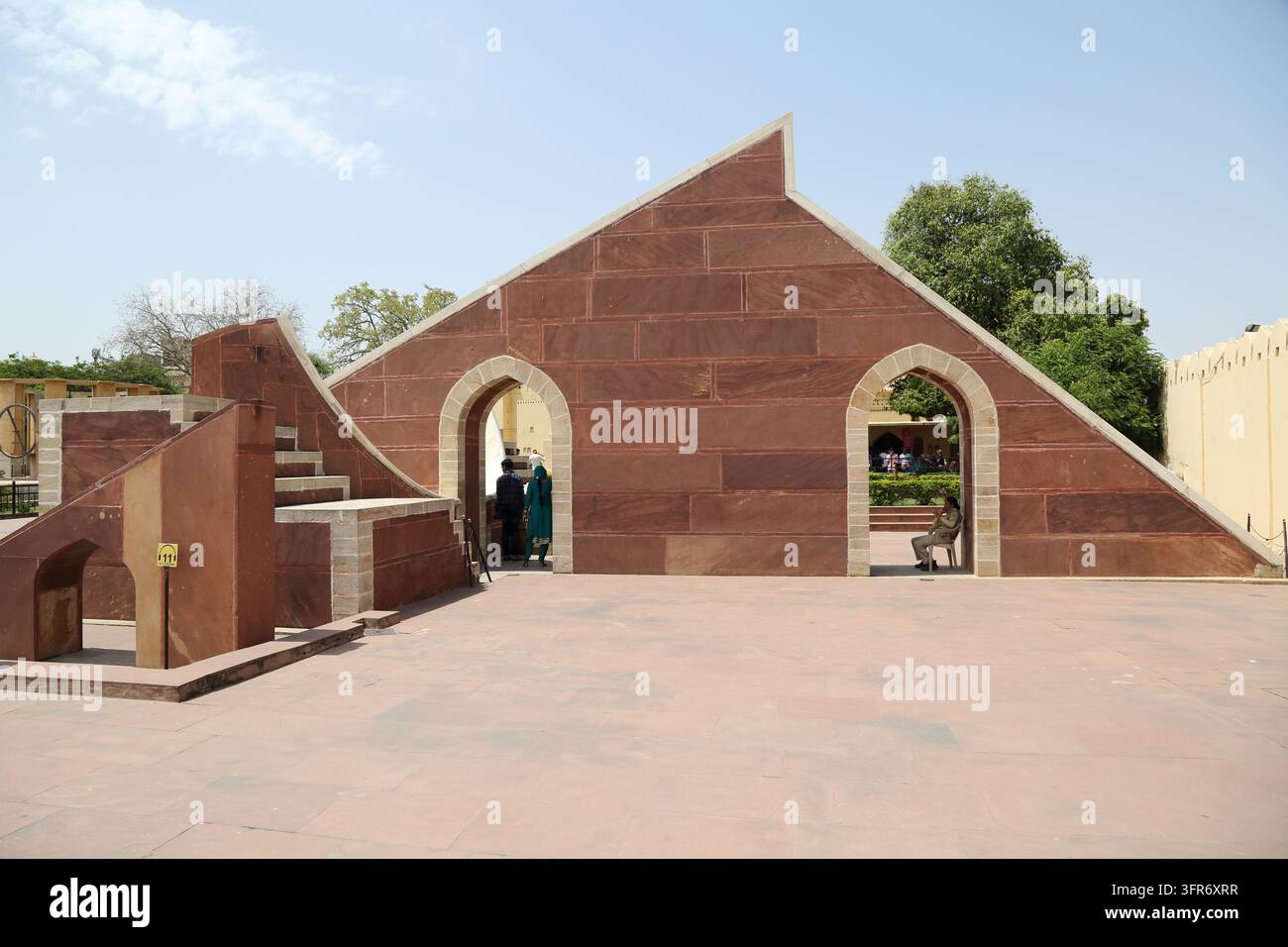 I Jantar Mantar sono cinque osservatori astronomici costruiti in India dal Maharaja Jai Singh tra il 1724 e il 1735, spinti dalla sua passione per l'astronomia Foto Stock