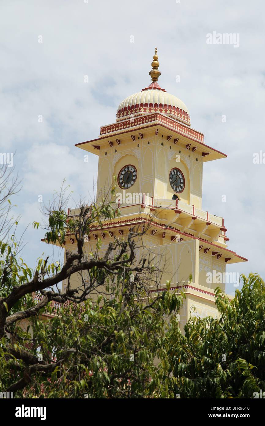 Il complesso del Palazzo della Città di Jaipur, che comprende il Chandra Mahal e il Mubarak Mahal, si trova a Jaipur, la capitale del Rajasthan, in India. Foto Stock