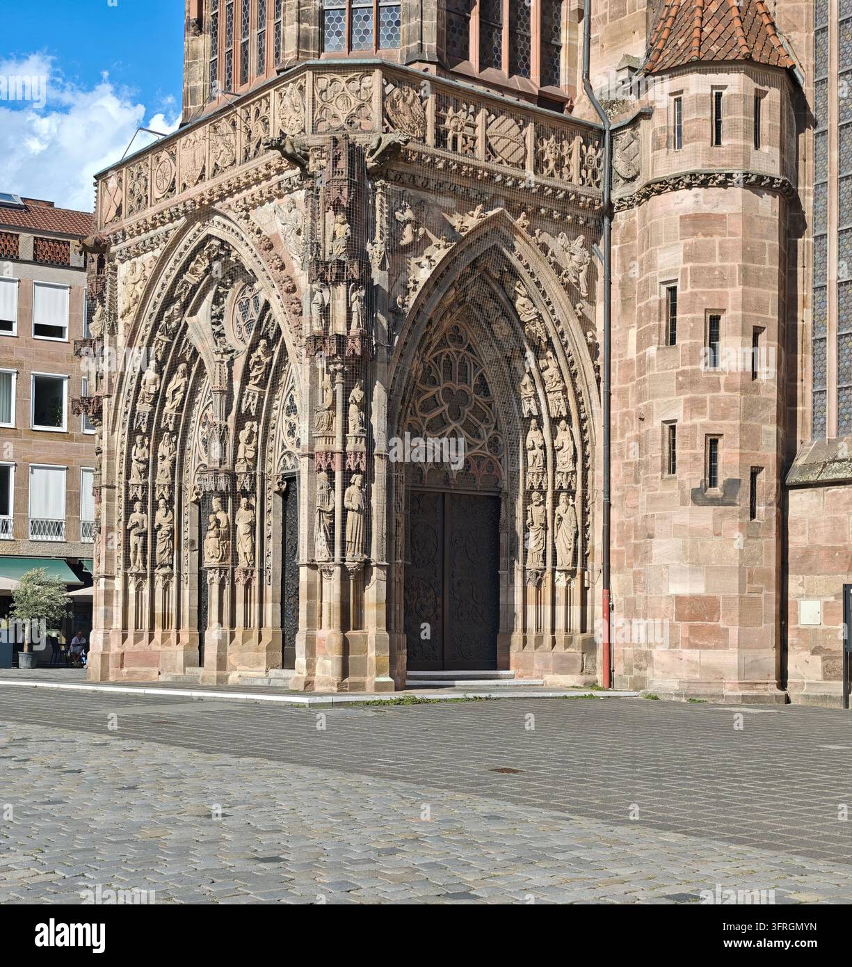 Frauenkirche, Portali del portico - Norimberga - Immagine stock catturata con smartphone