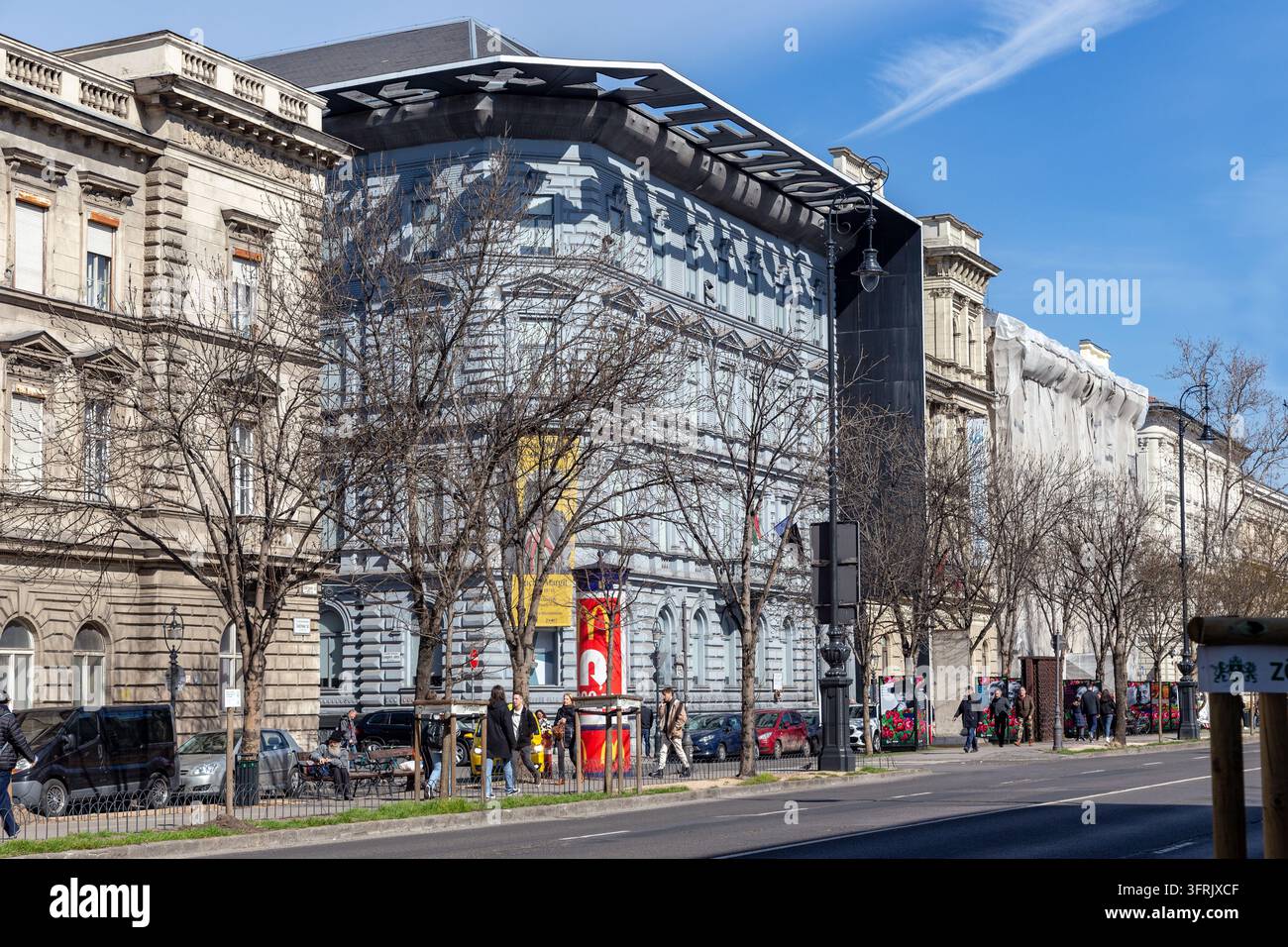 BUDAPEST, UNGHERIA - 13 MARZO 2023: La Casa del Terrore è il museo su Andrassy Avenue nell'edificio dell'ex Amministrazione della Sicurezza di Stato. Foto Stock
