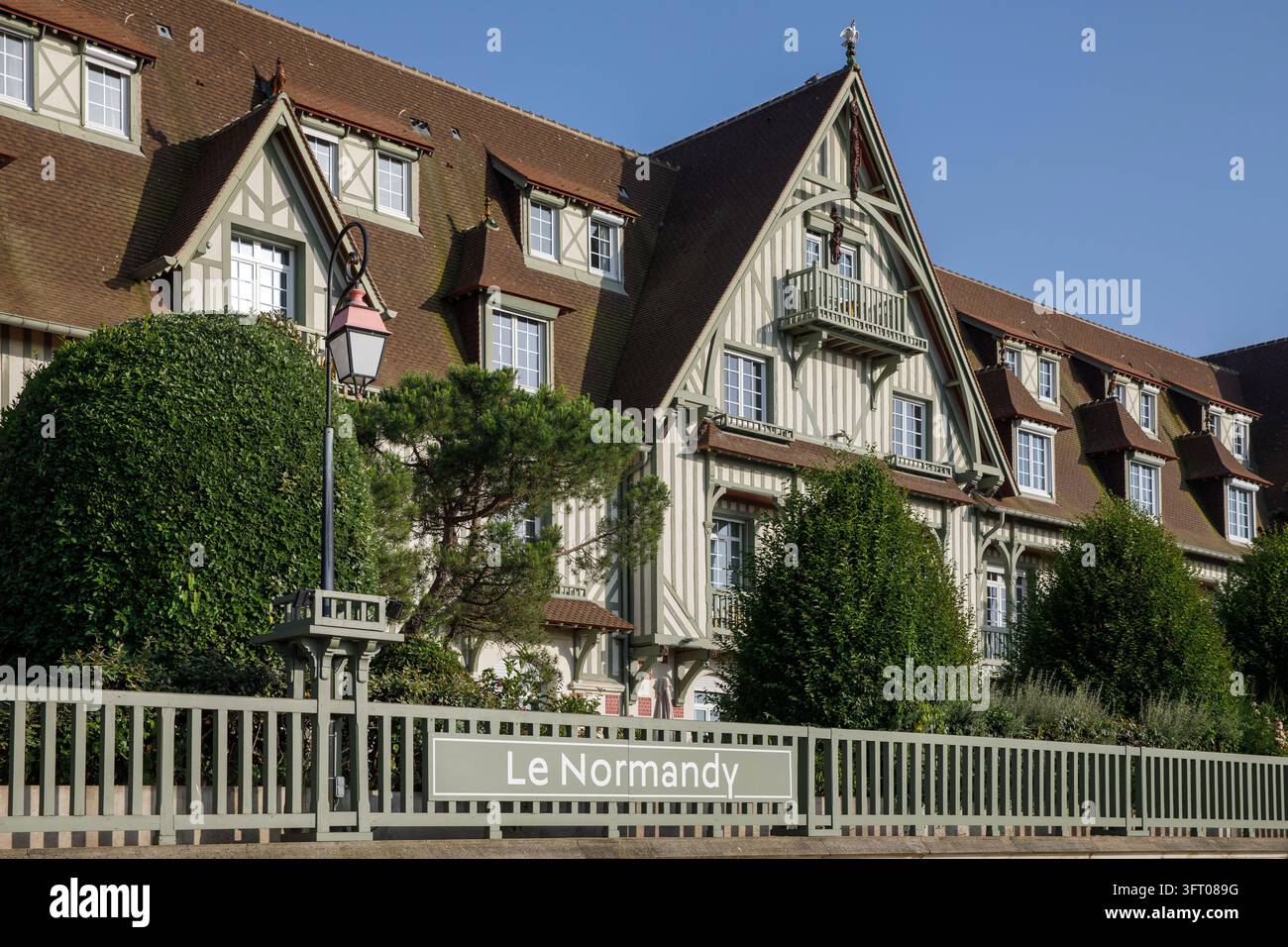 Francia, Normandia, Calvados, Côte Fleurie, Deauville, Boulevard Cornuché, Hotel Barrière Le Normandy Deauville Foto Stock