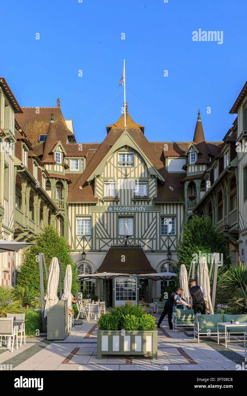 Francia, Normandia, Calvados, Côte Fleurie, Deauville, Boulevard Cornuché, Hotel Barrière Le Normandy Deauville Foto Stock
