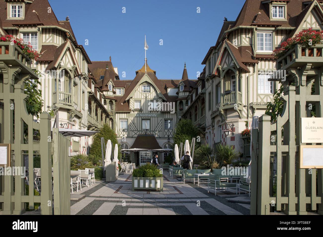 Francia, Normandia, Calvados, Côte Fleurie, Deauville, Boulevard Cornuché, Hotel Barrière Le Normandy Deauville Foto Stock