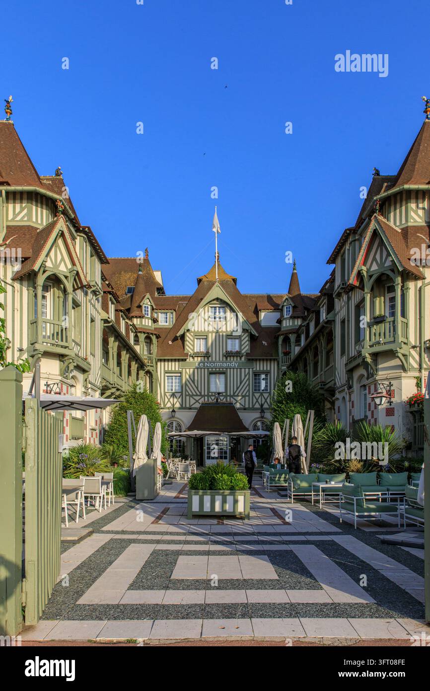Francia, Normandia, Calvados, Côte Fleurie, Deauville, Boulevard Cornuché, Hotel Barrière Le Normandy Deauville Foto Stock