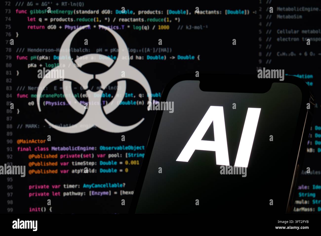 Testo IA su smartphone davanti a un simbolo di biohazard e codice di programmazione Foto Stock