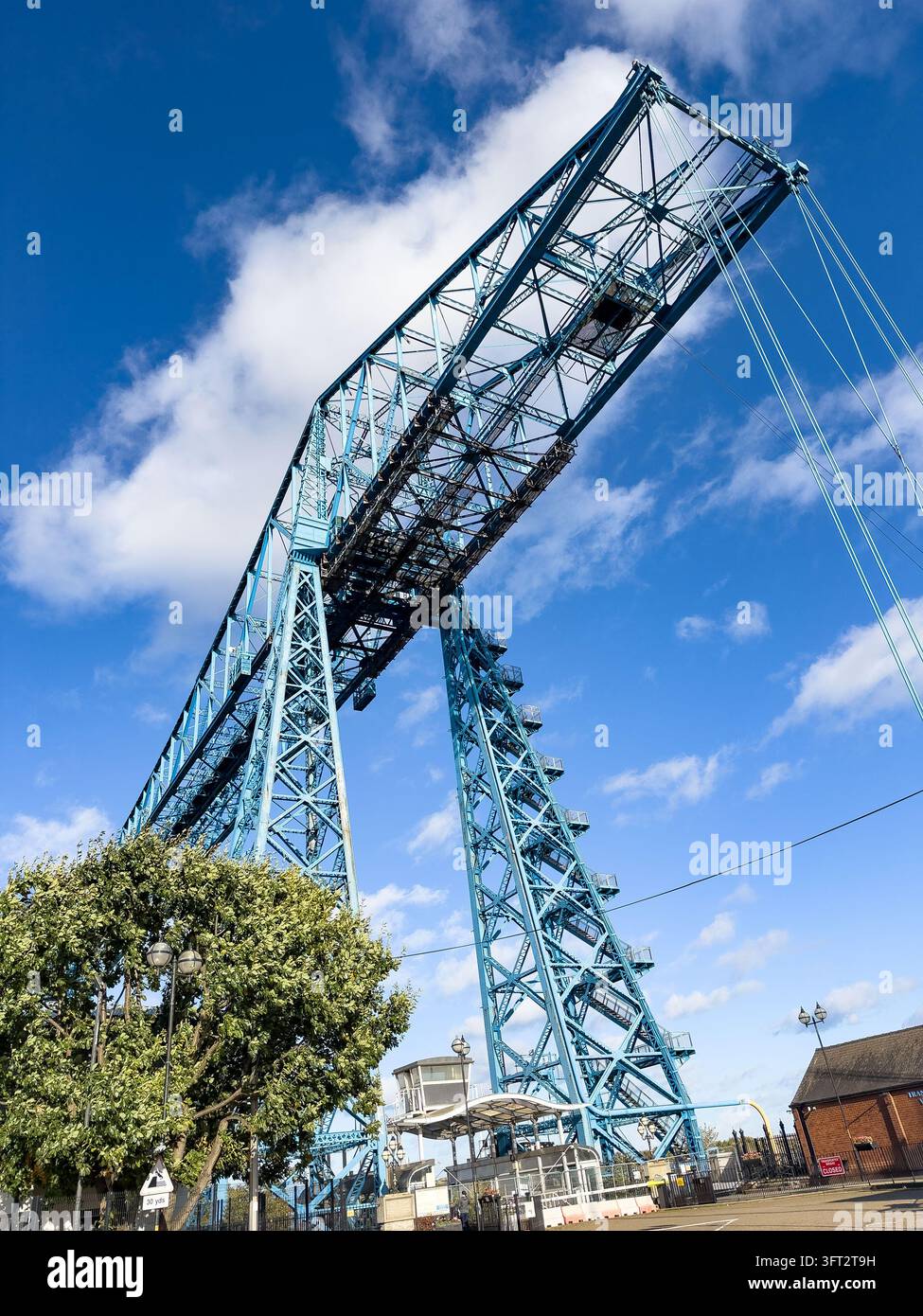 Ponte transbordatore di Middlesbrough, struttura blu, Regno Unito - Immagine stock catturata con smartphone
