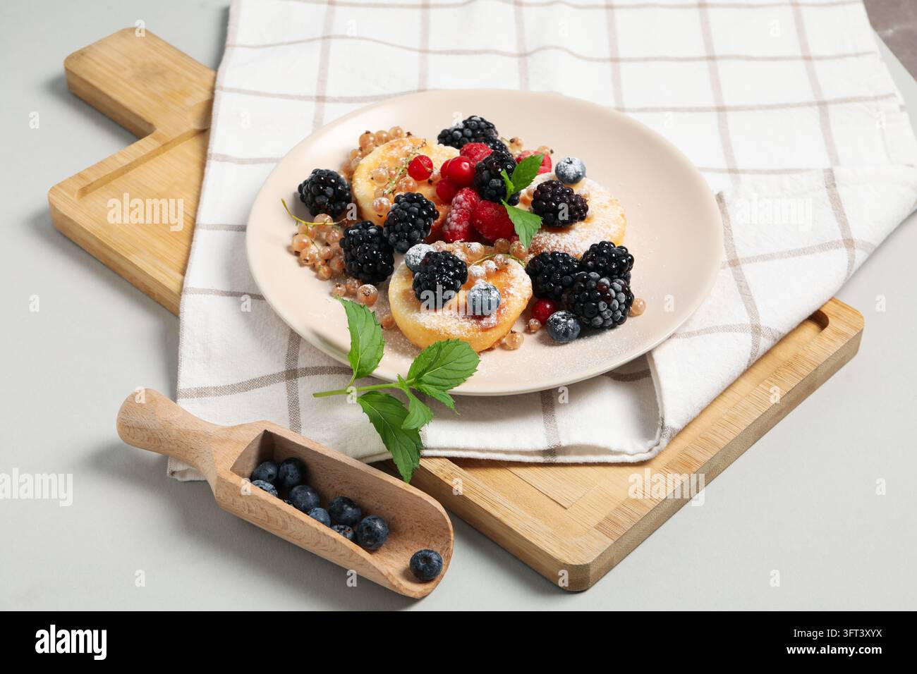 Concetto di cibo dolce gustoso, pancake al formaggio Foto Stock