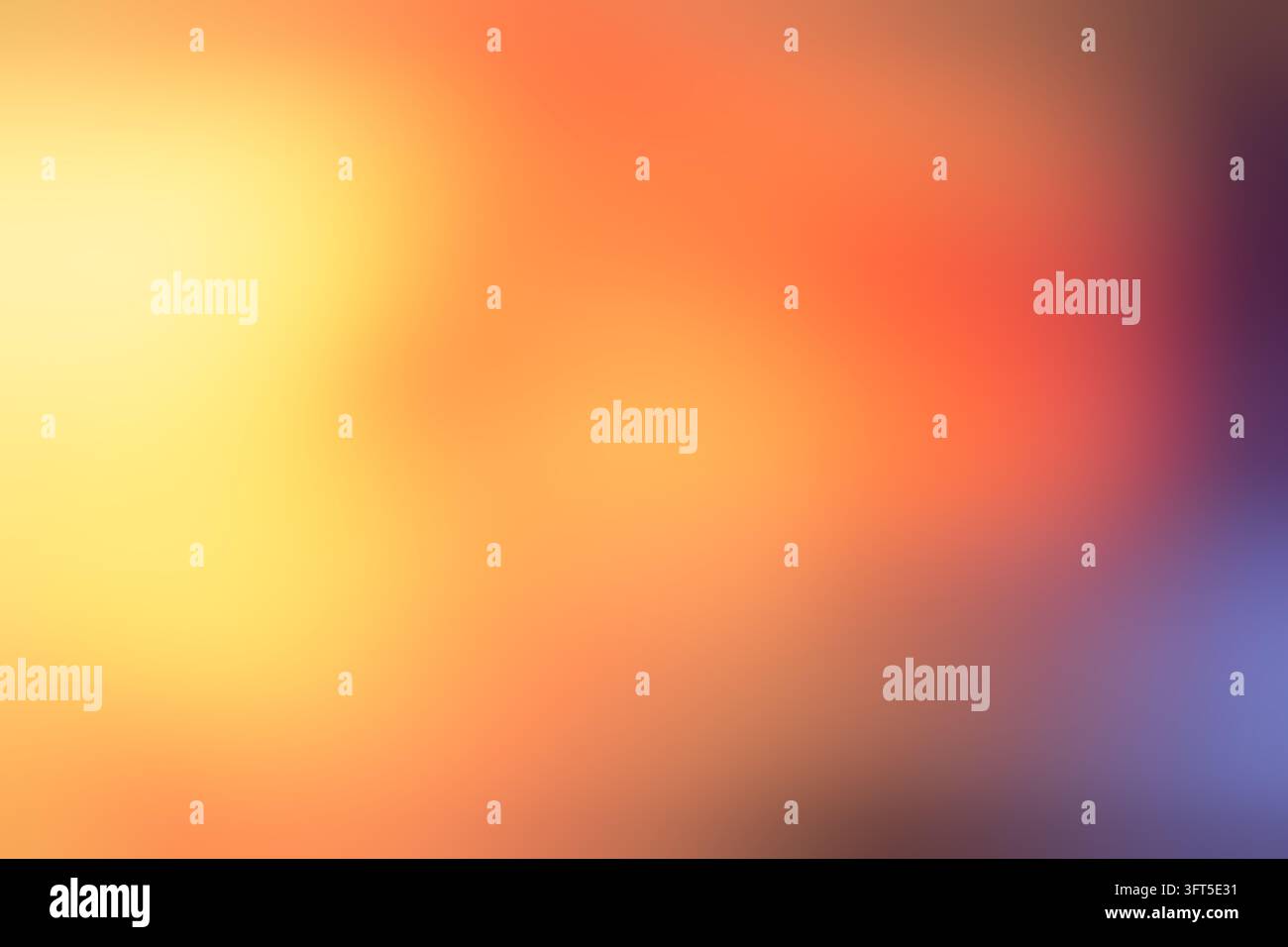 Sfondo sfocato astratto con sfumatura arancione e viola e bagliore caldo e morbido Foto Stock