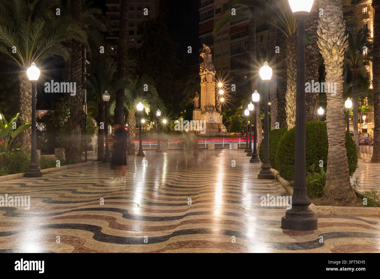 esplanade illuminata di Alicante di notte Foto Stock