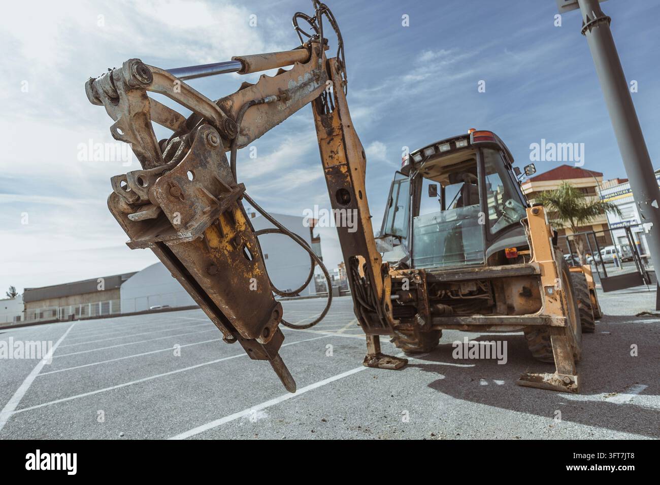 Trattore da costruzione giallo in un cantiere Foto Stock