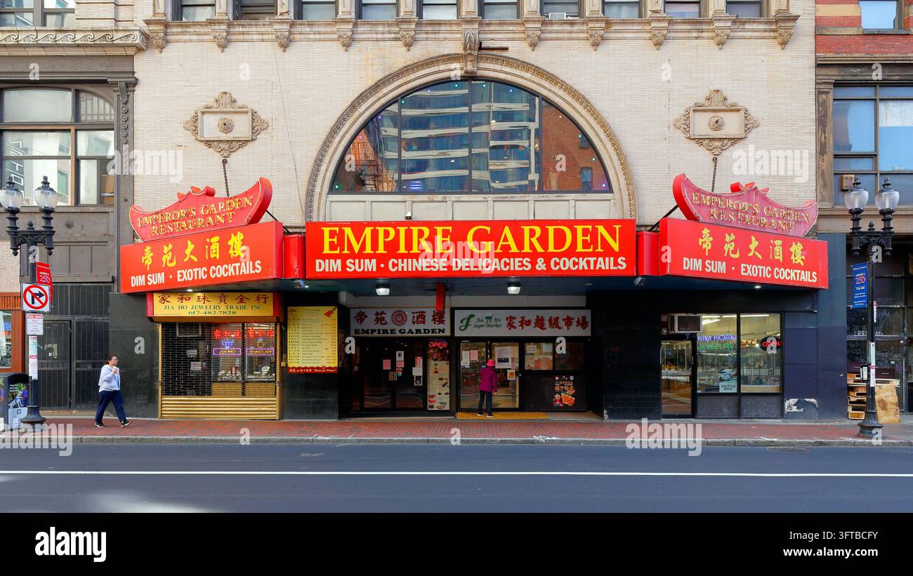 Empire Garden 帝苑大酒楼, 690 Washington St, Boston, Massachusetts. Una sala da banchetto dim sum cinese cantonese a Chinatown. emperor's garden Foto Stock