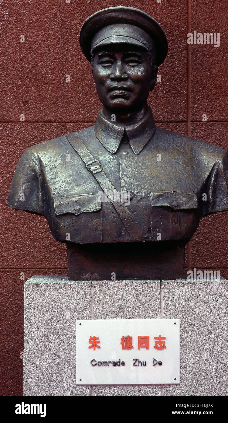 Busto di Zhu De che è stato uno dei più grandi leader militari della Cina e il fondatore dell'esercito comunista cinese. Foto Stock