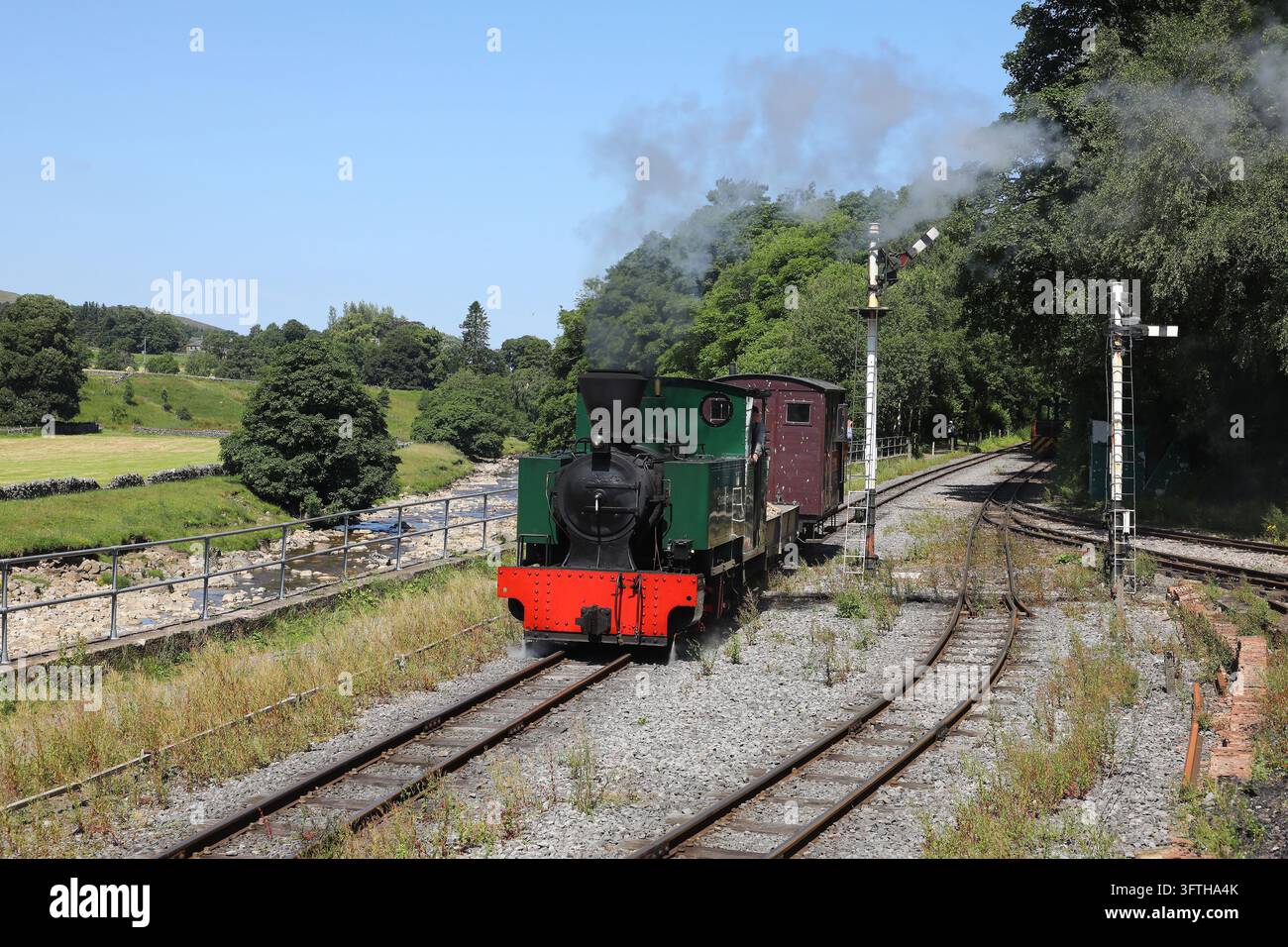 'Green Dragon' si avvicina ad Alston il 13.7.26 sulla South Tynedale Railway. Foto Stock