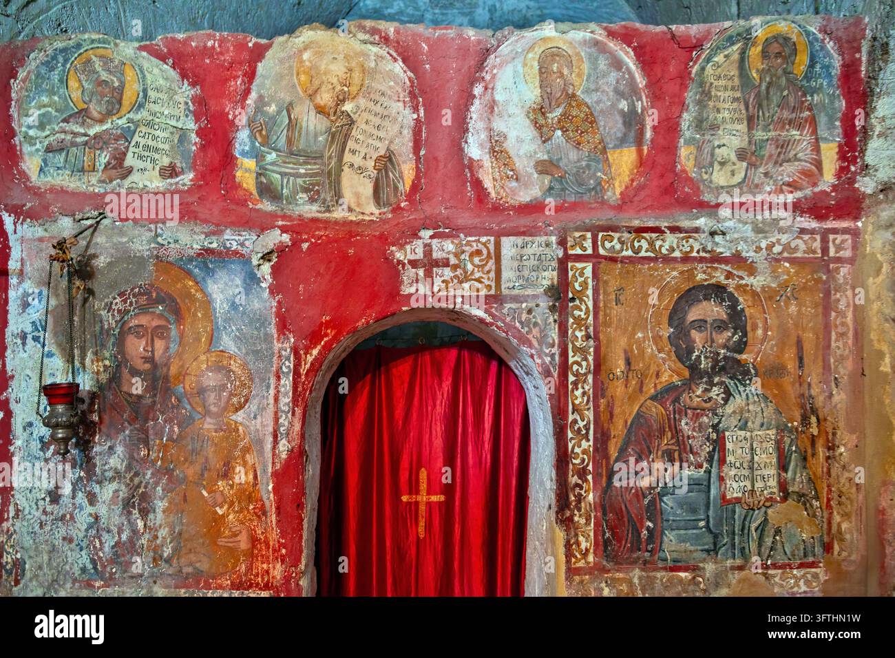 Affreschi religiosi di stile bizantino all'interno del monastero storico greco-ortodosso di Osios Theodoros, sull'isola di Citera, Grecia, Europa Foto Stock