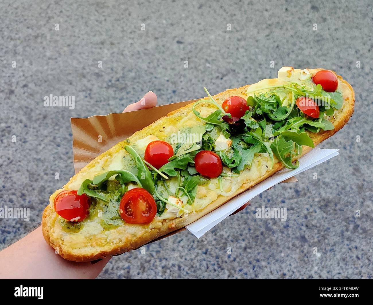 Zapiekanka – Panino polacco aperto alla baguette a Cracovia Foto Stock